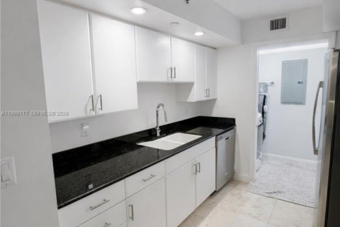 Condo in Miami Beach, Florida, 1 bedroom  № 2067451 - photo 11