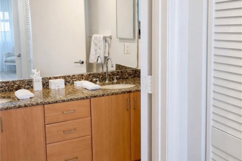 Condo in Miami Beach, Florida, 1 bedroom  № 2067451 - photo 15