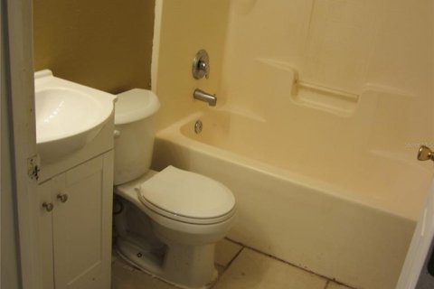 House in Winter Haven, Florida 3 bedrooms, 102.38 sq.m. № 1904339 - photo 12