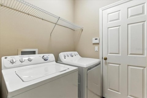 Casa en alquiler en Orlando, Florida, 5 dormitorios, 207.36 m2 № 1906889 - foto 16