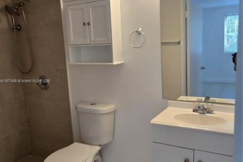 Condominio en alquiler en Hialeah, Florida, 1 dormitorio, 69.58 m2 № 1920276 - foto 13