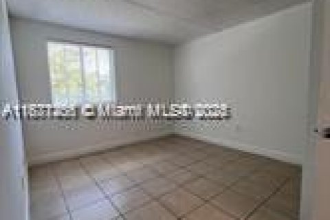 Condominio en alquiler en Hialeah, Florida, 1 dormitorio, 69.58 m2 № 1920276 - foto 8