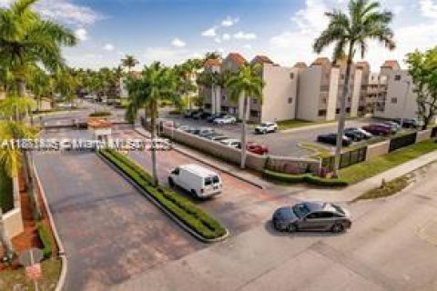 Condominio en alquiler en Hialeah, Florida, 1 dormitorio, 69.58 m2 № 1920276 - foto 1