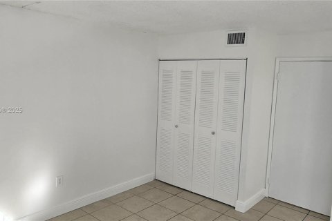 Condominio en alquiler en Hialeah, Florida, 1 dormitorio, 69.58 m2 № 1920276 - foto 9