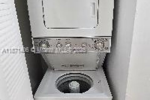 Condominio en alquiler en Hialeah, Florida, 1 dormitorio, 69.58 m2 № 1920276 - foto 14