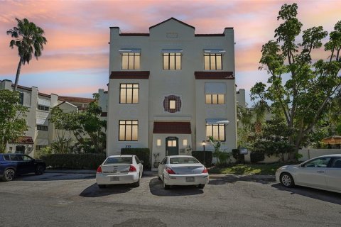 Condominio en venta en Bradenton, Florida, 1 dormitorio, 67.63 m2 № 1550282 - foto 3