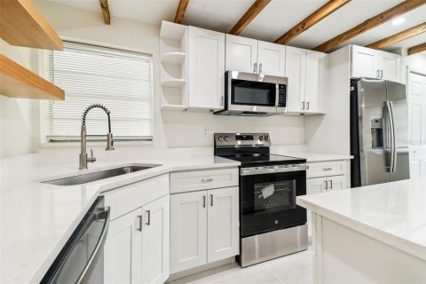 Casa en venta en Tampa, Florida, 3 dormitorios, 102.56 m2 № 1835740 - foto 6