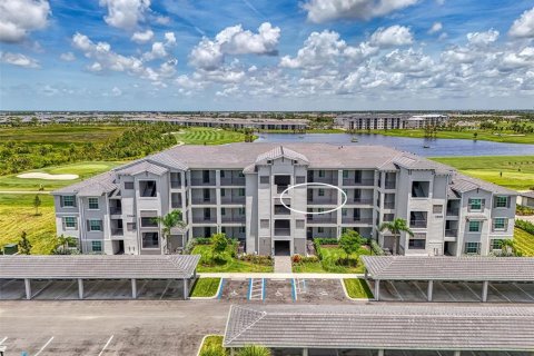 Condo in Venice, Florida, 2 bedrooms in WELLEN PARK  № 1821482 - photo 1