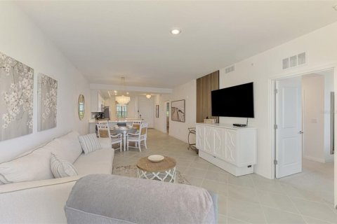 Condo in Venice, Florida, 2 bedrooms in WELLEN PARK  № 1821482 - photo 20