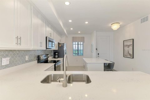 Condo in Venice, Florida, 2 bedrooms in WELLEN PARK  № 1821482 - photo 9