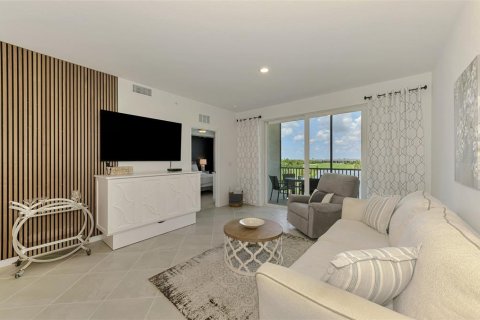 Condo in Venice, Florida, 2 bedrooms in WELLEN PARK  № 1821482 - photo 17