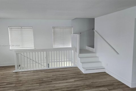 House in Panama City, Florida 6 bedrooms, 167.22 sq.m. № 1920199 - photo 15