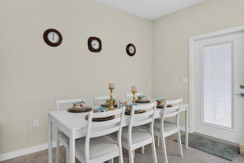 Touwnhouse à vendre à Davenport, Floride: 5 chambres, 213.02 m2 № 2383703 - photo 5