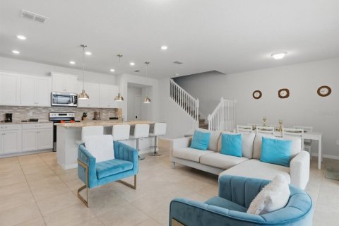 Touwnhouse à vendre à Davenport, Floride: 5 chambres, 213.02 m2 № 2383703 - photo 2