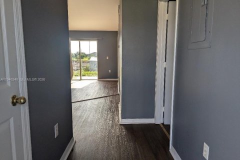 Купить коммерческую недвижимость в Лихай-Эйкерс, Флорида 184.69м2, № 2002612 - фото 22