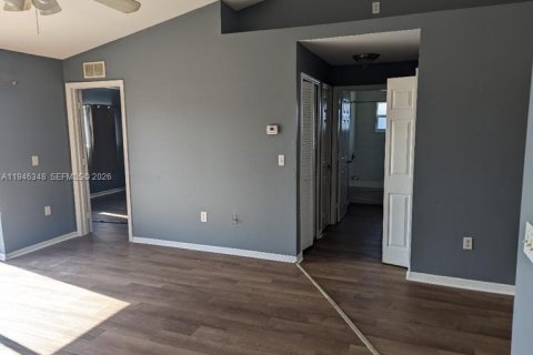 Купить коммерческую недвижимость в Лихай-Эйкерс, Флорида 184.69м2, № 2002612 - фото 18