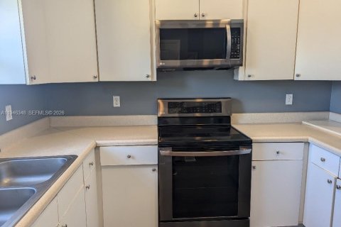 Купить коммерческую недвижимость в Лихай-Эйкерс, Флорида 184.69м2, № 2002612 - фото 20