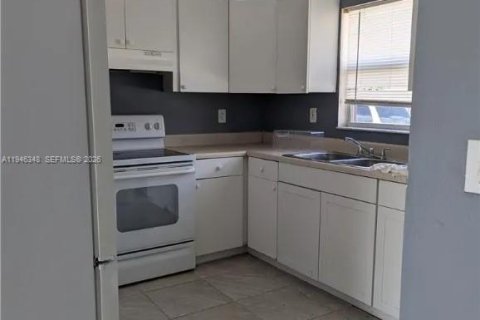 Купить коммерческую недвижимость в Лихай-Эйкерс, Флорида 184.69м2, № 2002612 - фото 4