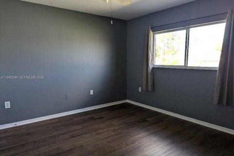 Купить коммерческую недвижимость в Лихай-Эйкерс, Флорида 184.69м2, № 2002612 - фото 23