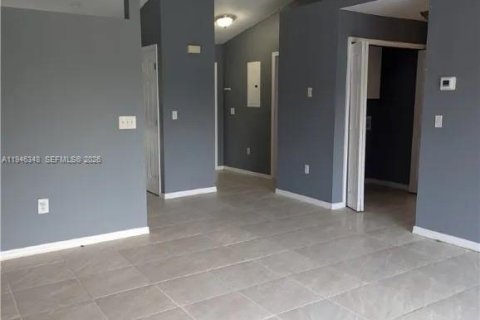 Купить коммерческую недвижимость в Лихай-Эйкерс, Флорида 184.69м2, № 2002612 - фото 5