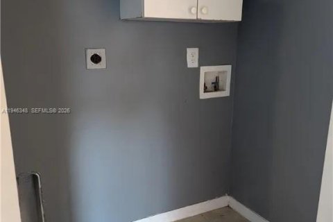 Купить коммерческую недвижимость в Лихай-Эйкерс, Флорида 184.69м2, № 2002612 - фото 10