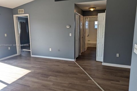 Купить коммерческую недвижимость в Лихай-Эйкерс, Флорида 184.69м2, № 2002612 - фото 14