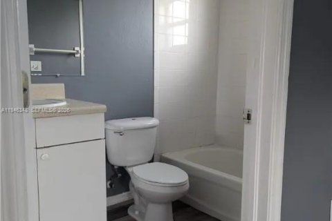 Купить коммерческую недвижимость в Лихай-Эйкерс, Флорида 184.69м2, № 2002612 - фото 12