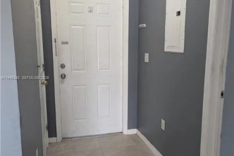 Купить коммерческую недвижимость в Лихай-Эйкерс, Флорида 184.69м2, № 2002612 - фото 7