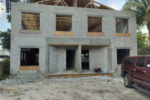 Commercial property in Miami, Florida 297.29 sq.m. № 1763157 - photo 3