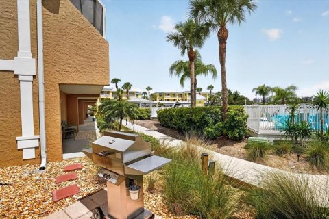 Townhouse in Englewood, Florida 3 bedrooms, 129.78 sq.m. № 2197958 - photo 29