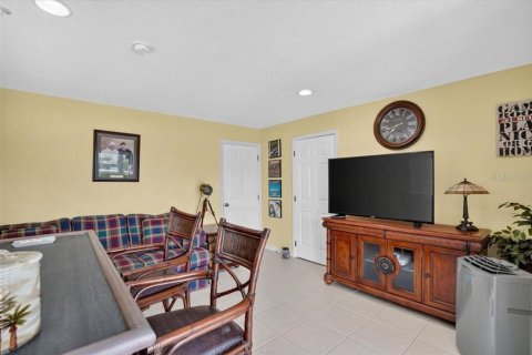 Townhouse in Englewood, Florida 3 bedrooms, 129.78 sq.m. № 2197958 - photo 27