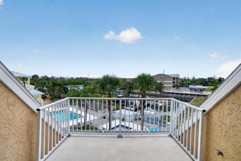 Townhouse in Englewood, Florida 3 bedrooms, 129.78 sq.m. № 2197958 - photo 23
