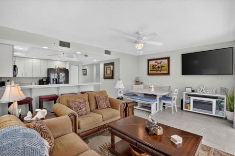 Townhouse in Englewood, Florida 3 bedrooms, 129.78 sq.m. № 2197958 - photo 9