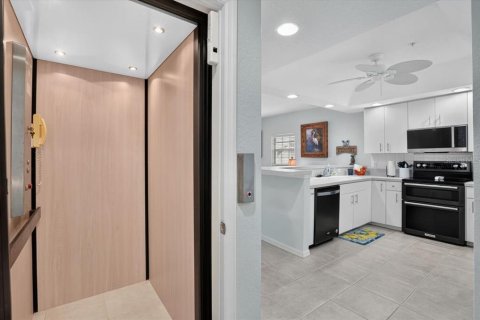 Townhouse in Englewood, Florida 3 bedrooms, 129.78 sq.m. № 2197958 - photo 4