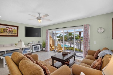 Townhouse in Englewood, Florida 3 bedrooms, 129.78 sq.m. № 2197958 - photo 8