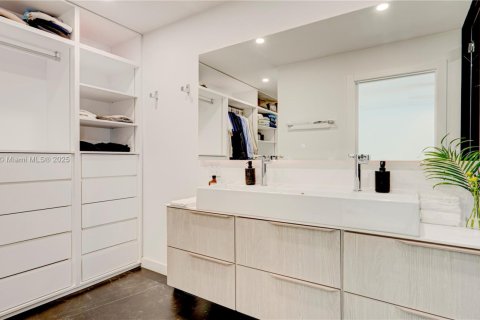 House in Miami Shores, Florida 3 bedrooms, 272.58 sq.m. № 1882302 - photo 30