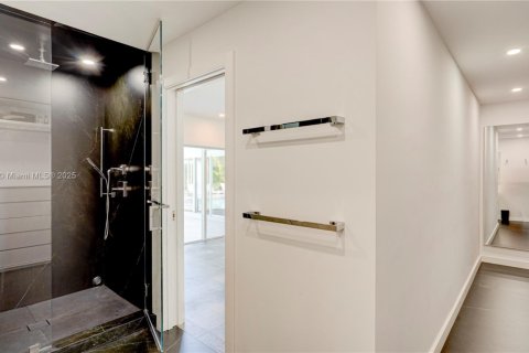 House in Miami Shores, Florida 3 bedrooms, 272.58 sq.m. № 1882302 - photo 29