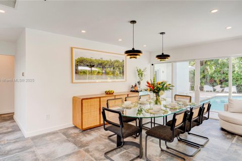 House in Miami Shores, Florida 3 bedrooms, 272.58 sq.m. № 1882302 - photo 22