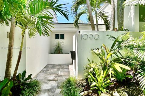 House in Miami Shores, Florida 3 bedrooms, 272.58 sq.m. № 1882302 - photo 6