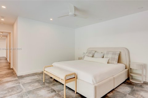 House in Miami Shores, Florida 3 bedrooms, 272.58 sq.m. № 1882302 - photo 27