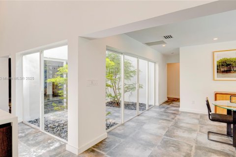 House in Miami Shores, Florida 3 bedrooms, 272.58 sq.m. № 1882302 - photo 21