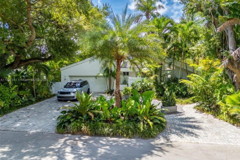 House in Miami Shores, Florida 3 bedrooms, 272.58 sq.m. № 1882302 - photo 1