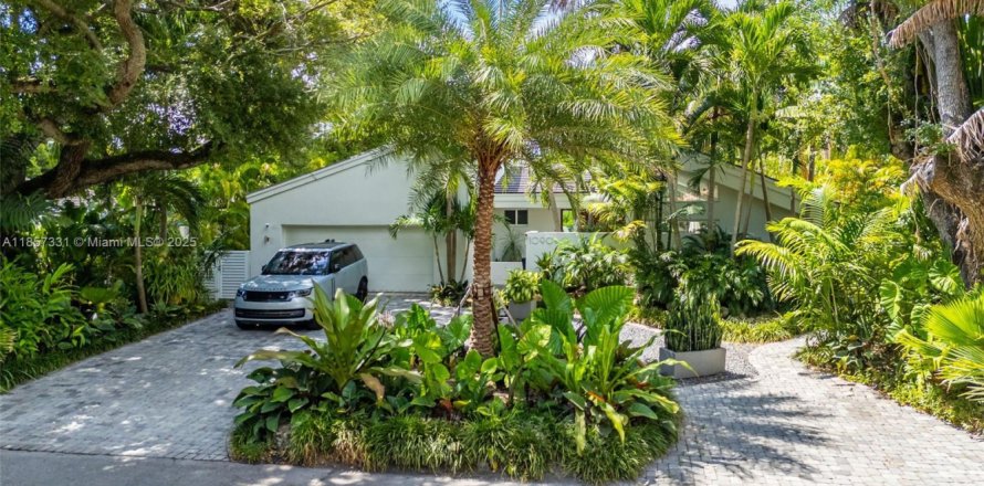 House in Miami Shores, Florida 3 bedrooms, 272.58 sq.m. № 1882302