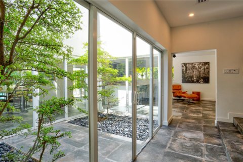 House in Miami Shores, Florida 3 bedrooms, 272.58 sq.m. № 1882302 - photo 11