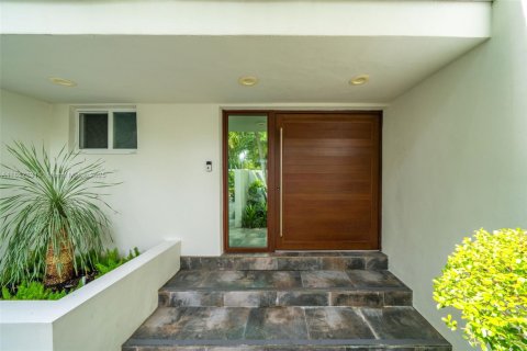 House in Miami Shores, Florida 3 bedrooms, 272.58 sq.m. № 1882302 - photo 8