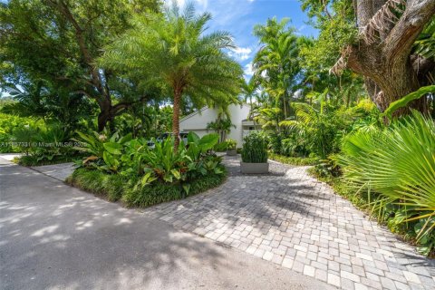 House in Miami Shores, Florida 3 bedrooms, 272.58 sq.m. № 1882302 - photo 2