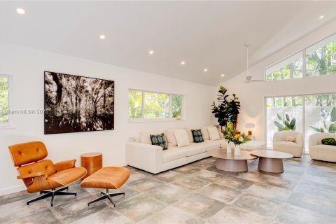 House in Miami Shores, Florida 3 bedrooms, 272.58 sq.m. № 1882302 - photo 14