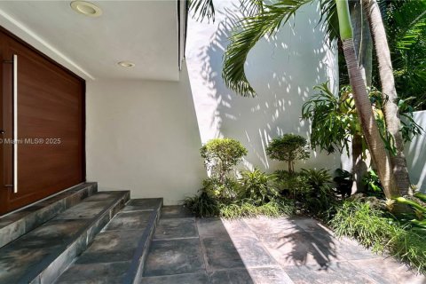House in Miami Shores, Florida 3 bedrooms, 272.58 sq.m. № 1882302 - photo 9