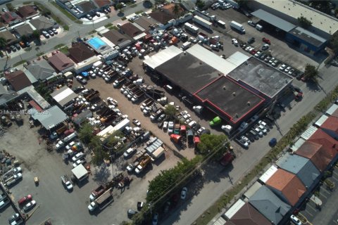 Commercial property in Hialeah Gardens, Florida № 1863903 - photo 3