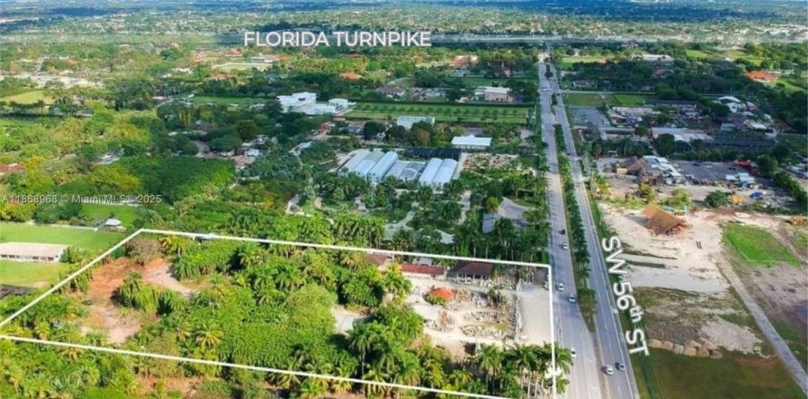 Commercial property in Miami, Florida № 1896594